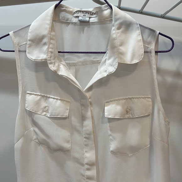 Like new Cotton On Sleeveless White Blouse with Pockets - Picture 4 of 4